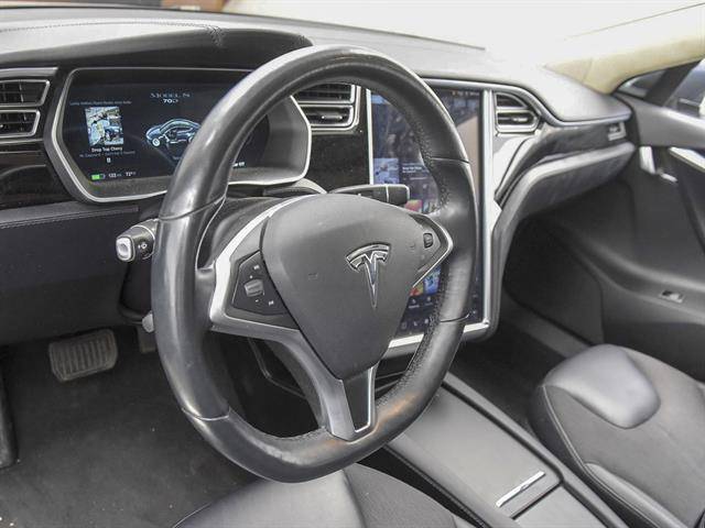 2016 Tesla Model S 5YJSA1E24GF136732