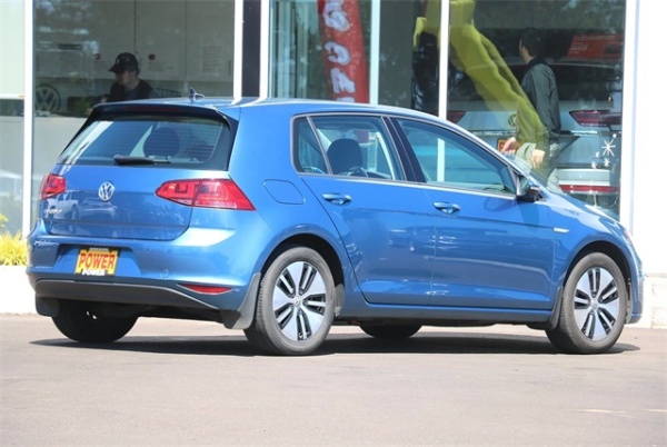 2016 Volkswagen e-Golf WVWKP7AU5GW915738