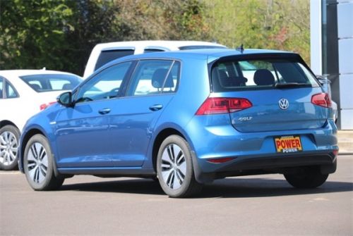 2016 Volkswagen e-Golf WVWKP7AU5GW915738