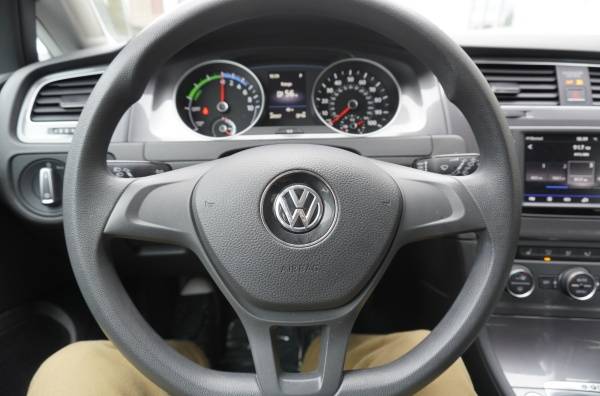 2016 Volkswagen e-Golf WVWKP7AU5GW916095