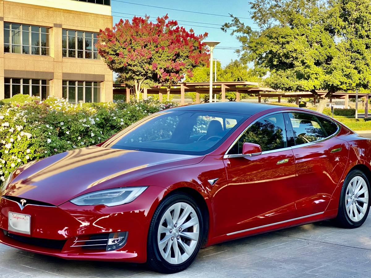 2017 Tesla Model S 5YJSA1E22HF202762