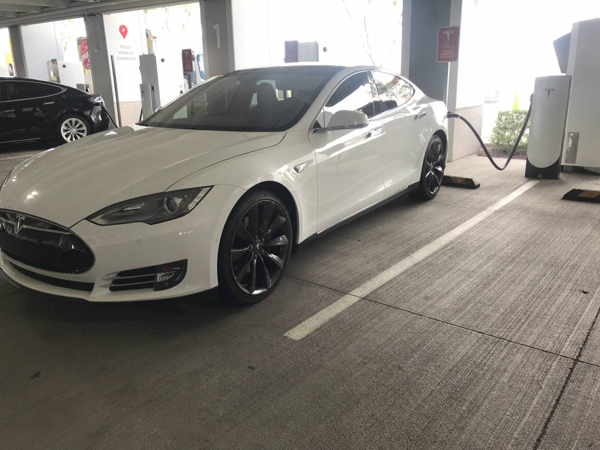 2015 Tesla Model S 5YJSA1S19FFP71956