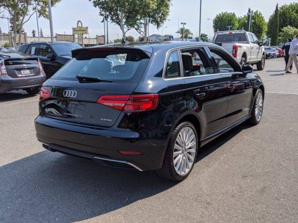 2017 Audi A3 Sportback e-tron WAUSPBFF3HA076570