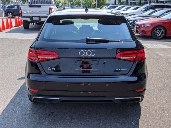 2017 Audi A3 Sportback e-tron WAUSPBFF3HA076570