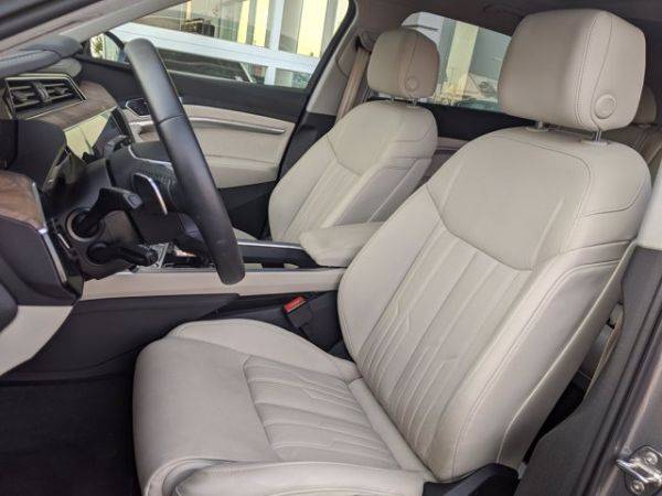 2019 Audi e-tron WA1VABGE4KB018955