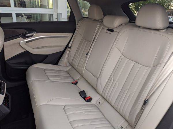 2019 Audi e-tron WA1VABGE4KB018955