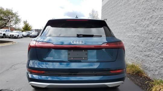 2019 Audi e-tron WA1VAAGE9KB010294