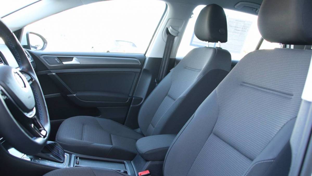 2017 Volkswagen e-Golf WVWKR7AU4HW953747