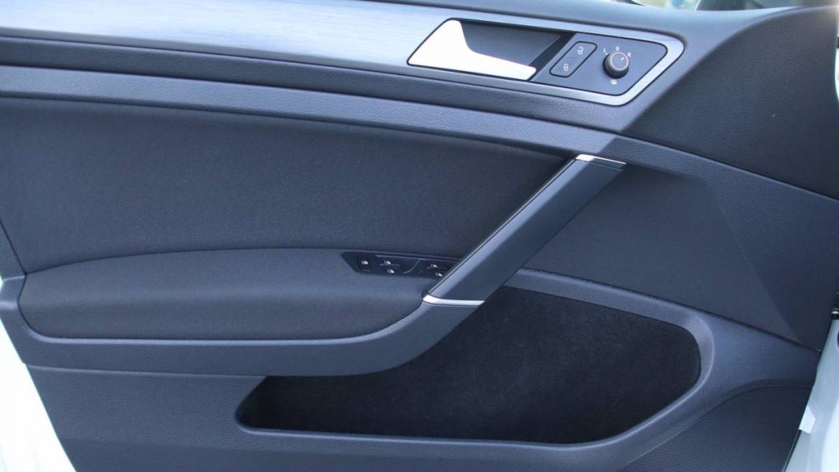 2017 Volkswagen e-Golf WVWKR7AU4HW953747