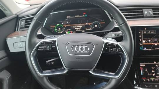 2019 Audi e-tron WA1LAAGE5KB005407