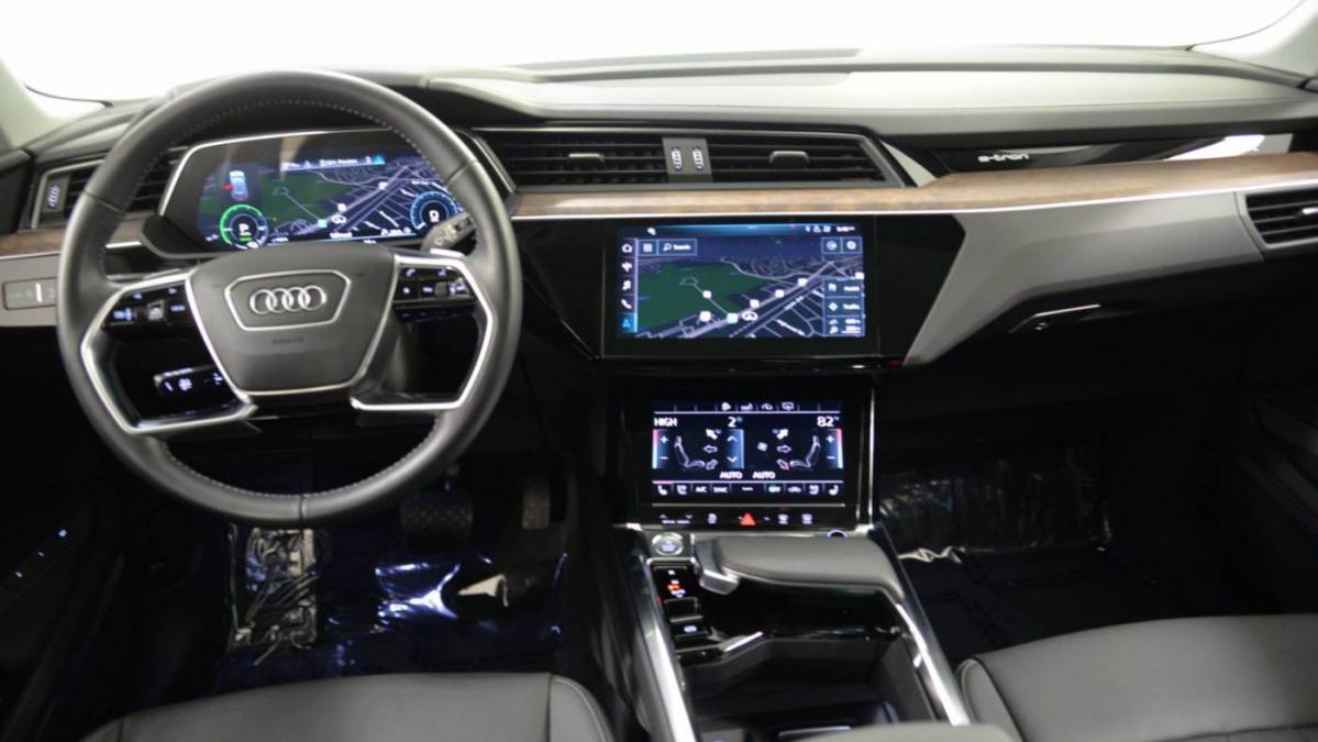 2019 Audi e-tron WA1LAAGE4KB011196