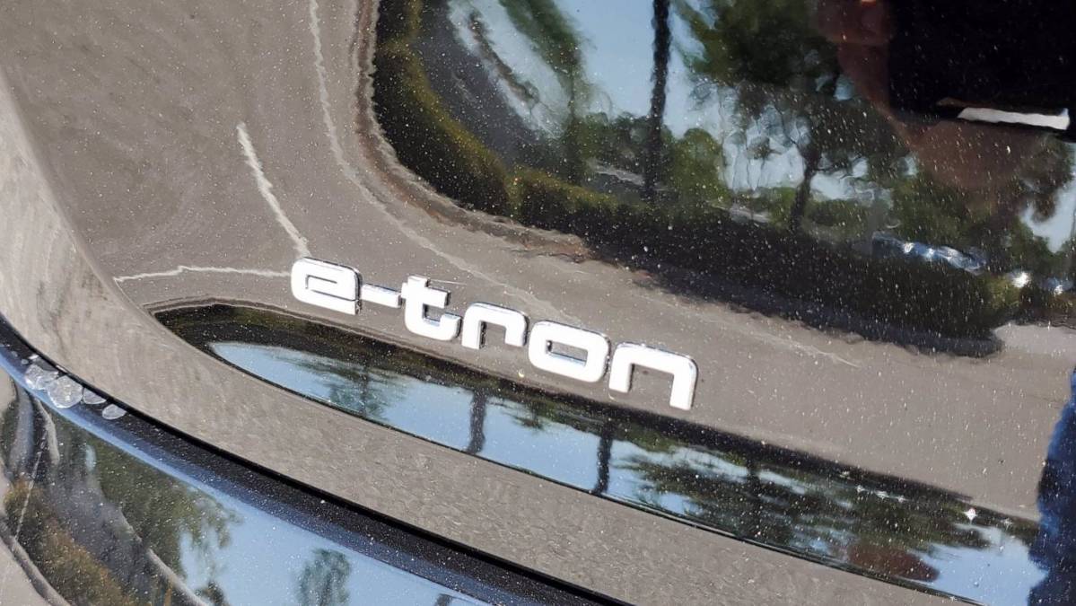 2019 Audi e-tron WA1VAAGE5KB010051