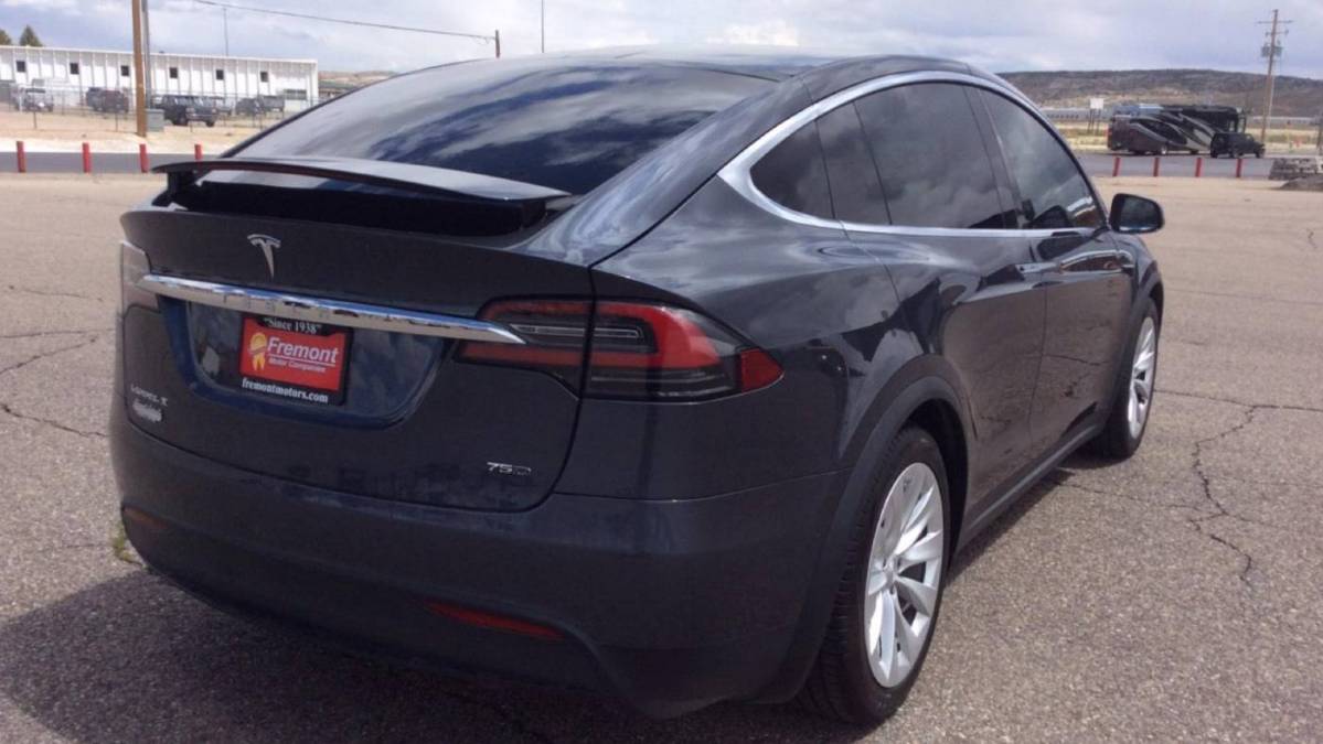 2017 Tesla Model X 5YJXCDE28HF076019