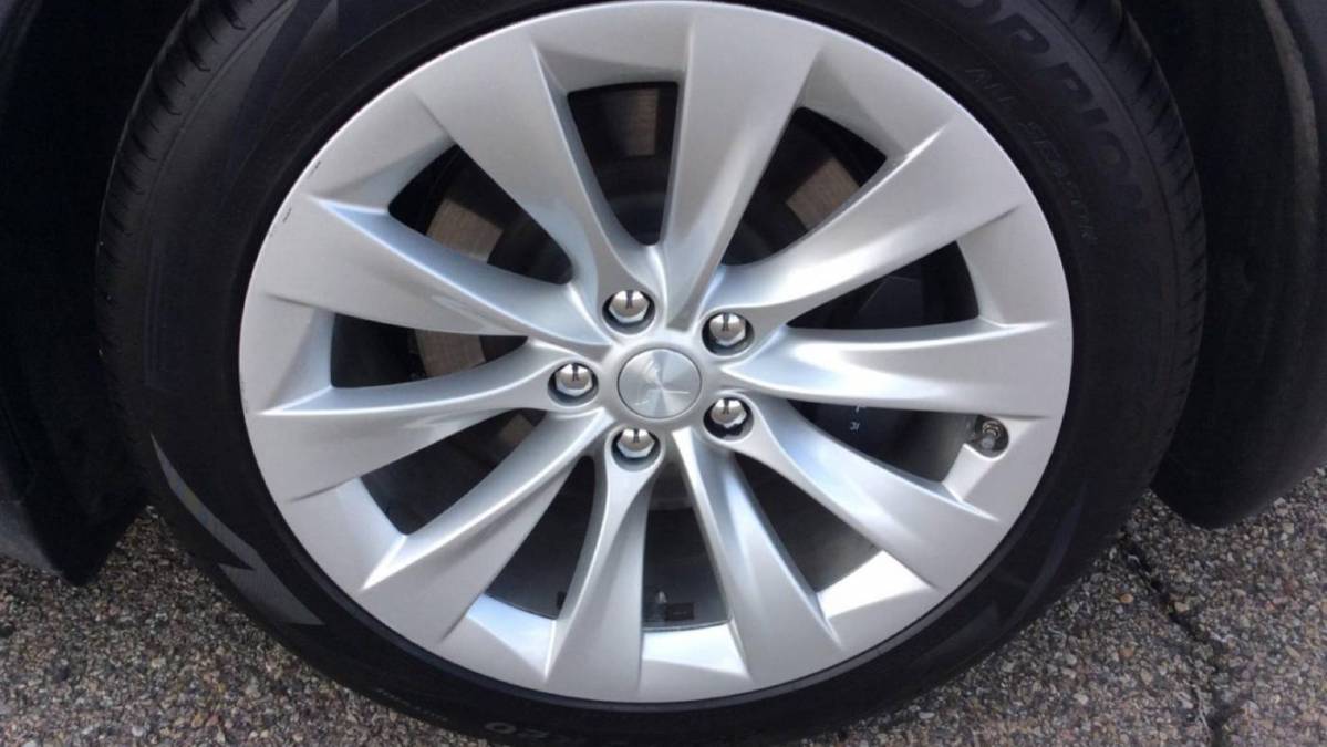 2017 Tesla Model X 5YJXCDE28HF076019