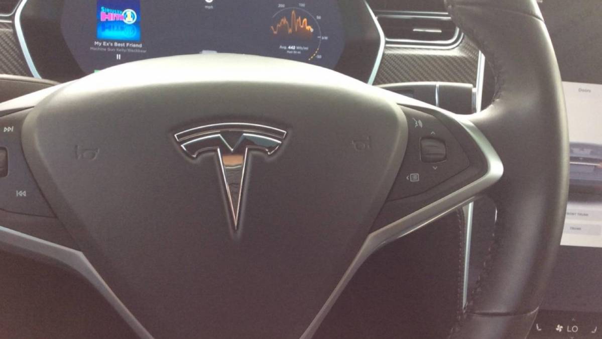 2017 Tesla Model X 5YJXCDE28HF076019