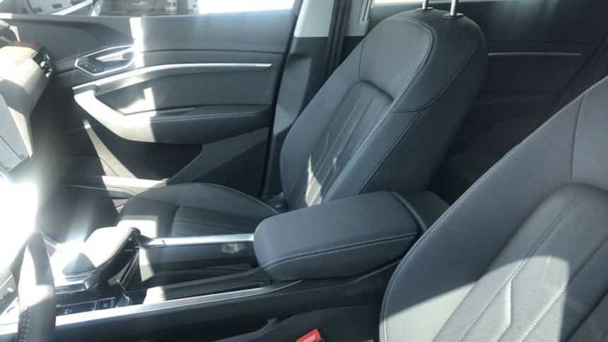 2019 Audi e-tron WA1LAAGEXKB024454
