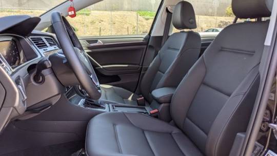 2018 Volkswagen e-Golf WVWPR7AU3JW907046
