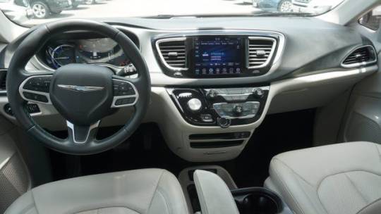 2018 Chrysler Pacifica Hybrid 2C4RC1L73JR133470