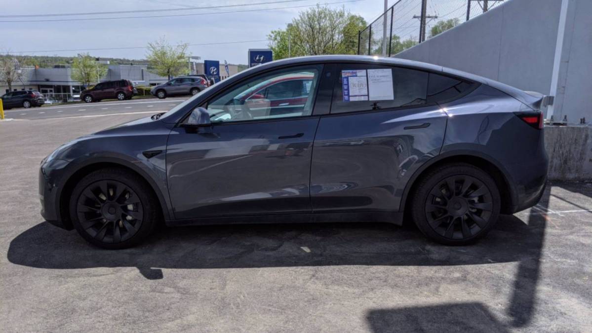 2021 Tesla Model Y 5YJYGDEE4MF112463