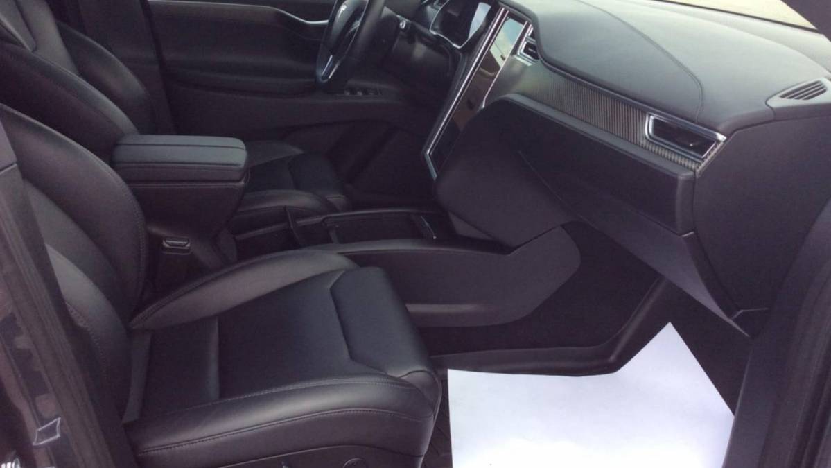 2017 Tesla Model X 5YJXCDE28HF076019