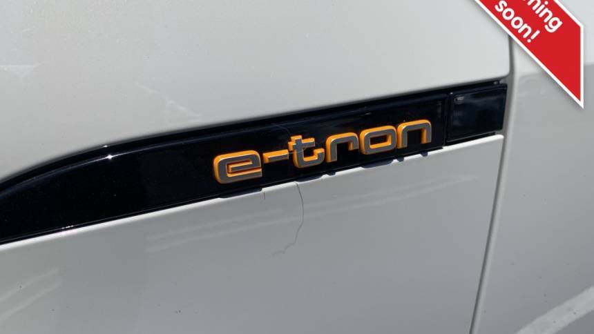 2019 Audi e-tron WA1VABGE4KB015635
