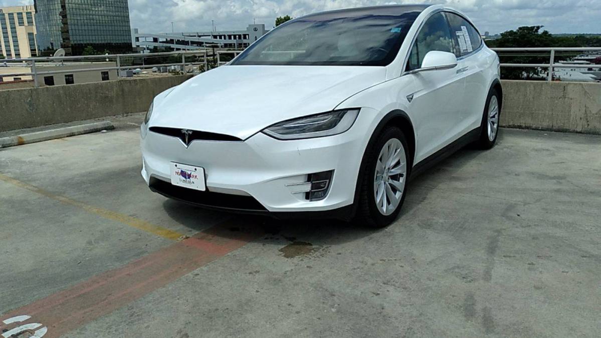 2018 Tesla Model X 5YJXCBE47JF081143