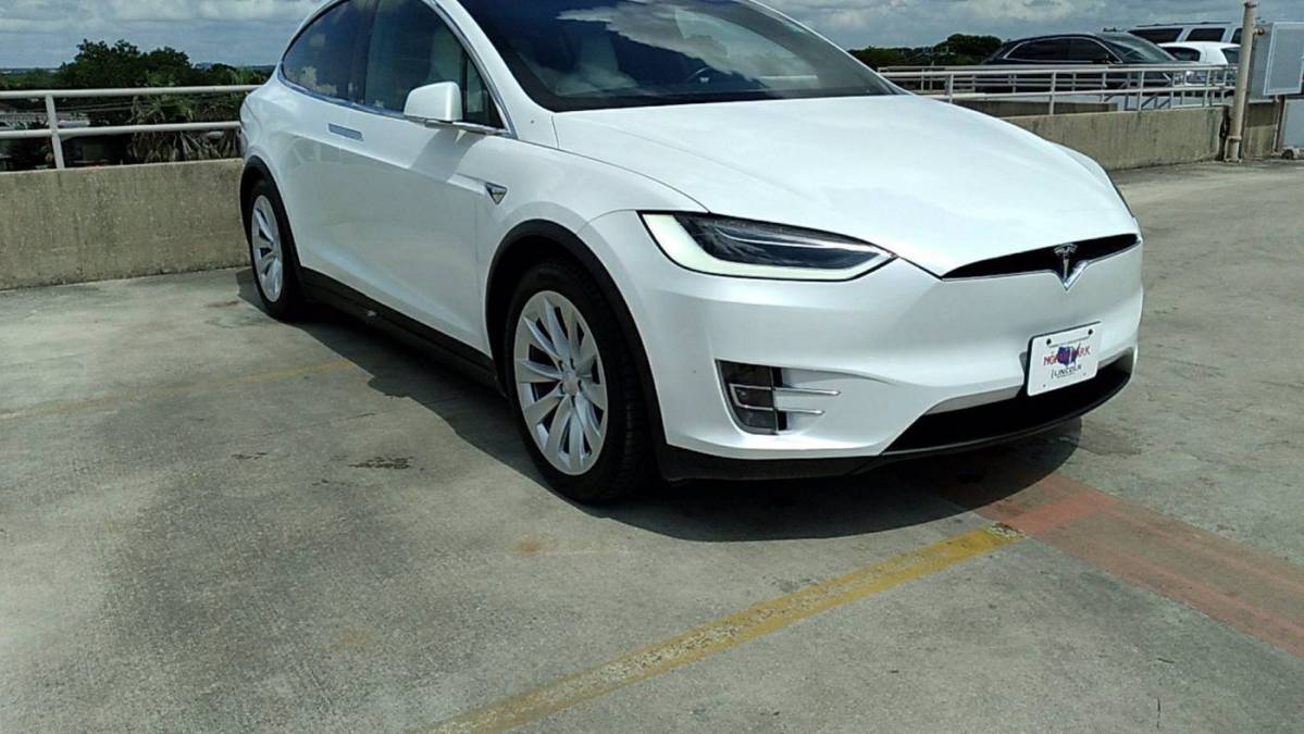 2018 Tesla Model X 5YJXCBE47JF081143