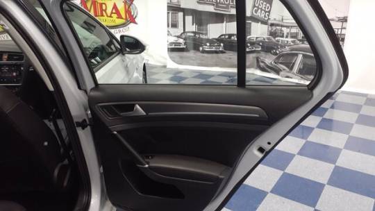 2017 Volkswagen e-Golf WVWPR7AUXHW950339