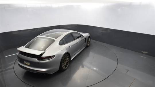 2018 Porsche Panamera WP0AE2A7XJL130879