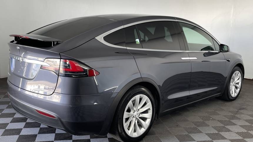 2018 Tesla Model X 5YJXCDE2XJF128580