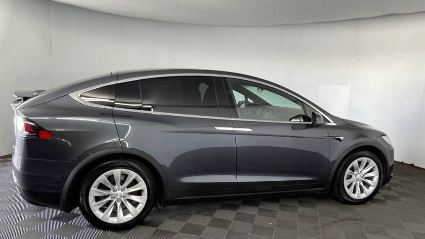 2018 Tesla Model X 5YJXCDE2XJF128580