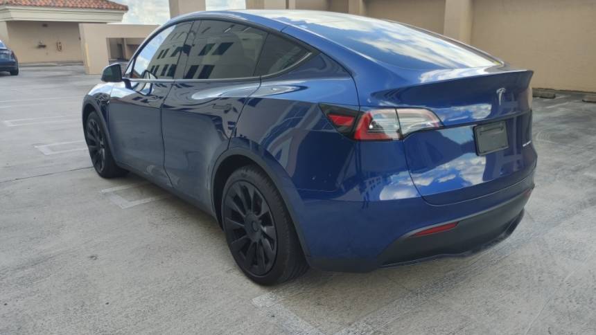 2021 Tesla Model Y 5YJYGDEE9MF210162