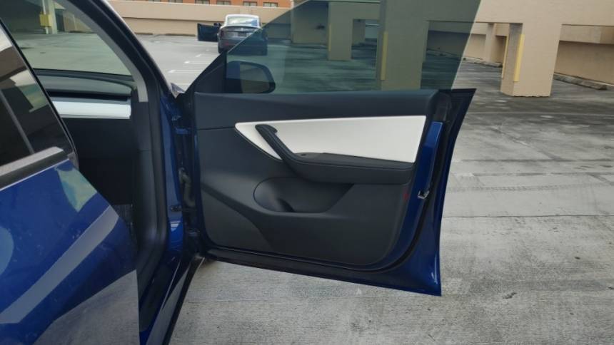 2021 Tesla Model Y 5YJYGDEE9MF210162