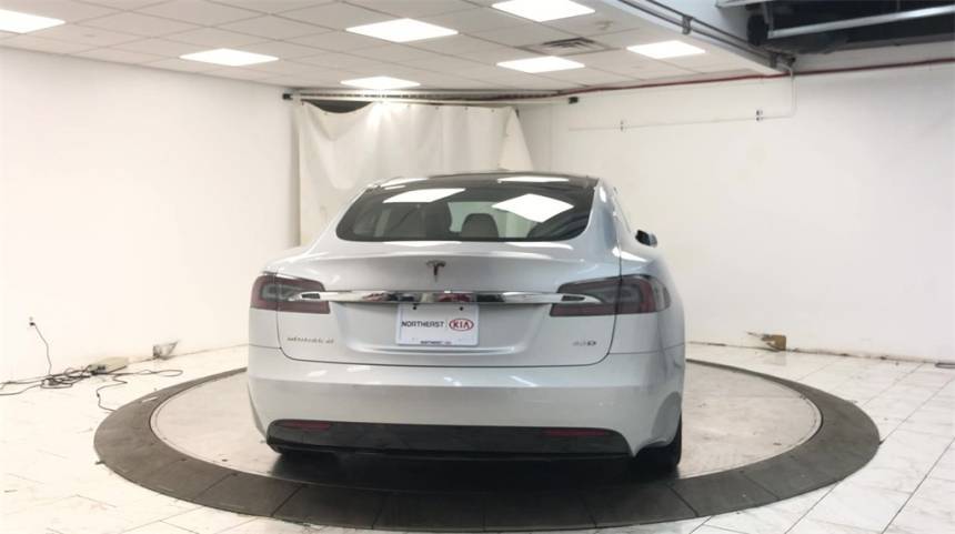 2017 Tesla Model S 5YJSA1E24HF204173