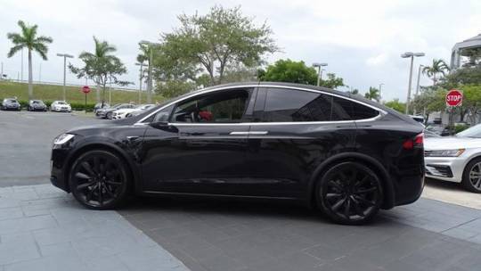 2018 Tesla Model X 5YJXCBE23JF099928