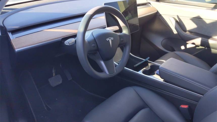 2020 Tesla Model Y 5YJYGDEE4LF025337