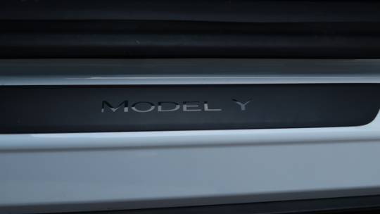 2020 Tesla Model Y 5YJYGDEE9LF010221