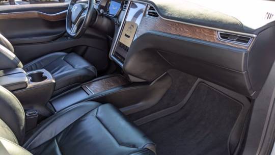 2017 Tesla Model X 5YJXCBE24HF049467