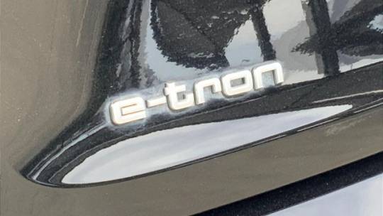 2019 Audi e-tron WA1VAAGE6KB022662