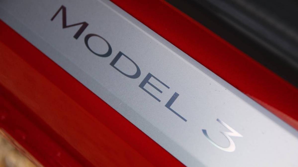 2018 Tesla Model 3 5YJ3E1EA2JF038029