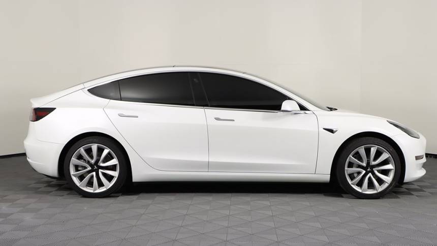 2018 Tesla Model 3 5YJ3E1EAXJF015744