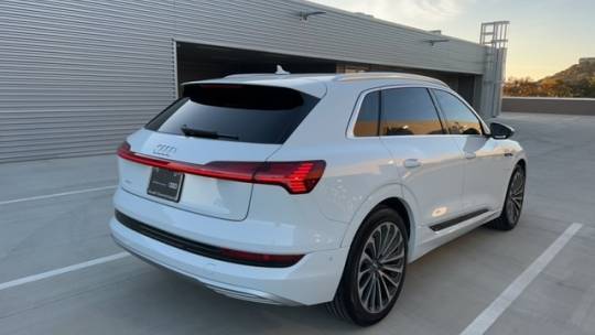 2019 Audi e-tron WA1VAAGE8KB023327