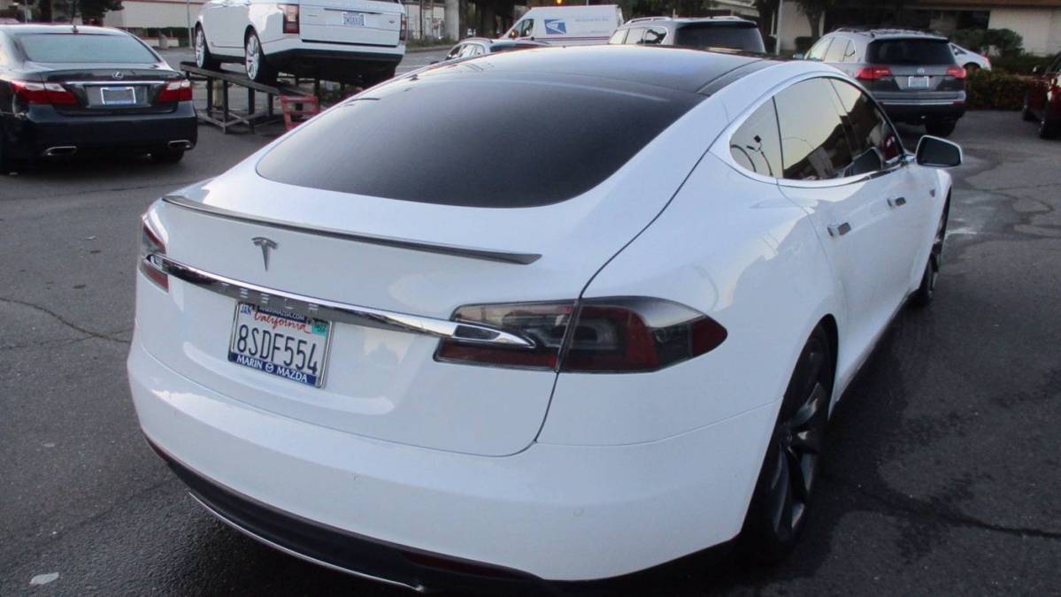 2014 Tesla Model S 5YJSA1H29EFP62821