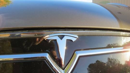 2015 Tesla Model S 5YJSA1E18FF104131