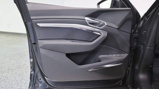 2021 Audi e-tron WA1LAAGE7MB003631