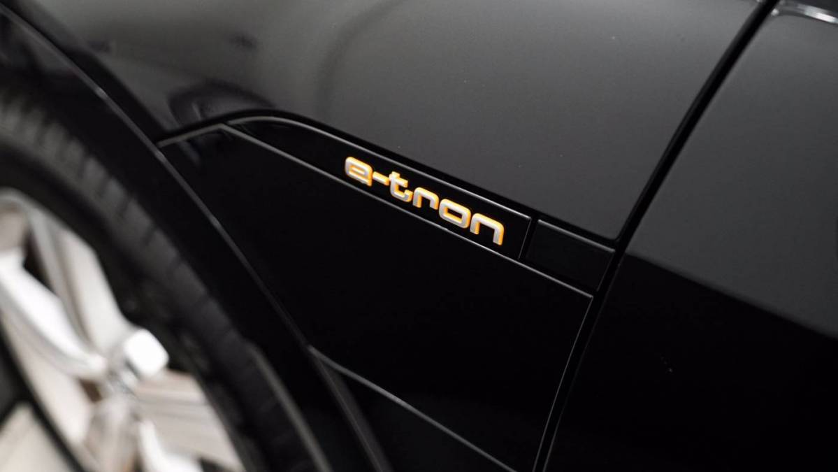 2019 Audi e-tron WA1VABGE8KB017789