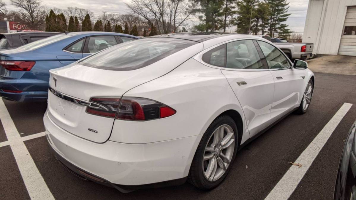 2015 Tesla Model S 5YJSA1H25FF096526