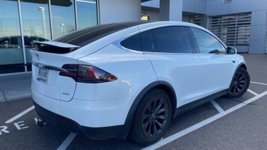 2018 Tesla Model X 5YJXCDE28JF110983