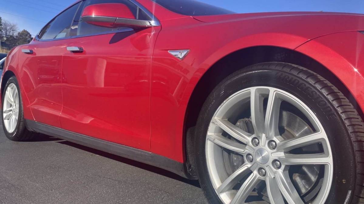 2015 Tesla Model S 5YJSA1H21FFP70560