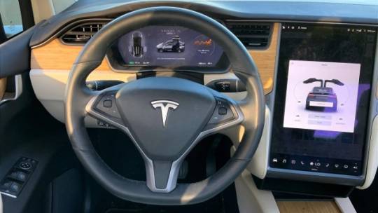 2018 Tesla Model X 5YJXCBE27JF103303